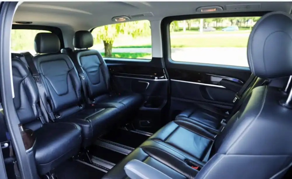 salon interieur d'un van mercedes
