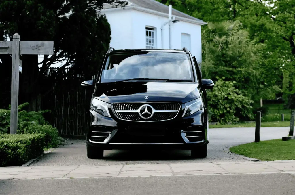 photo d'un mercedes class V avec chauffeur